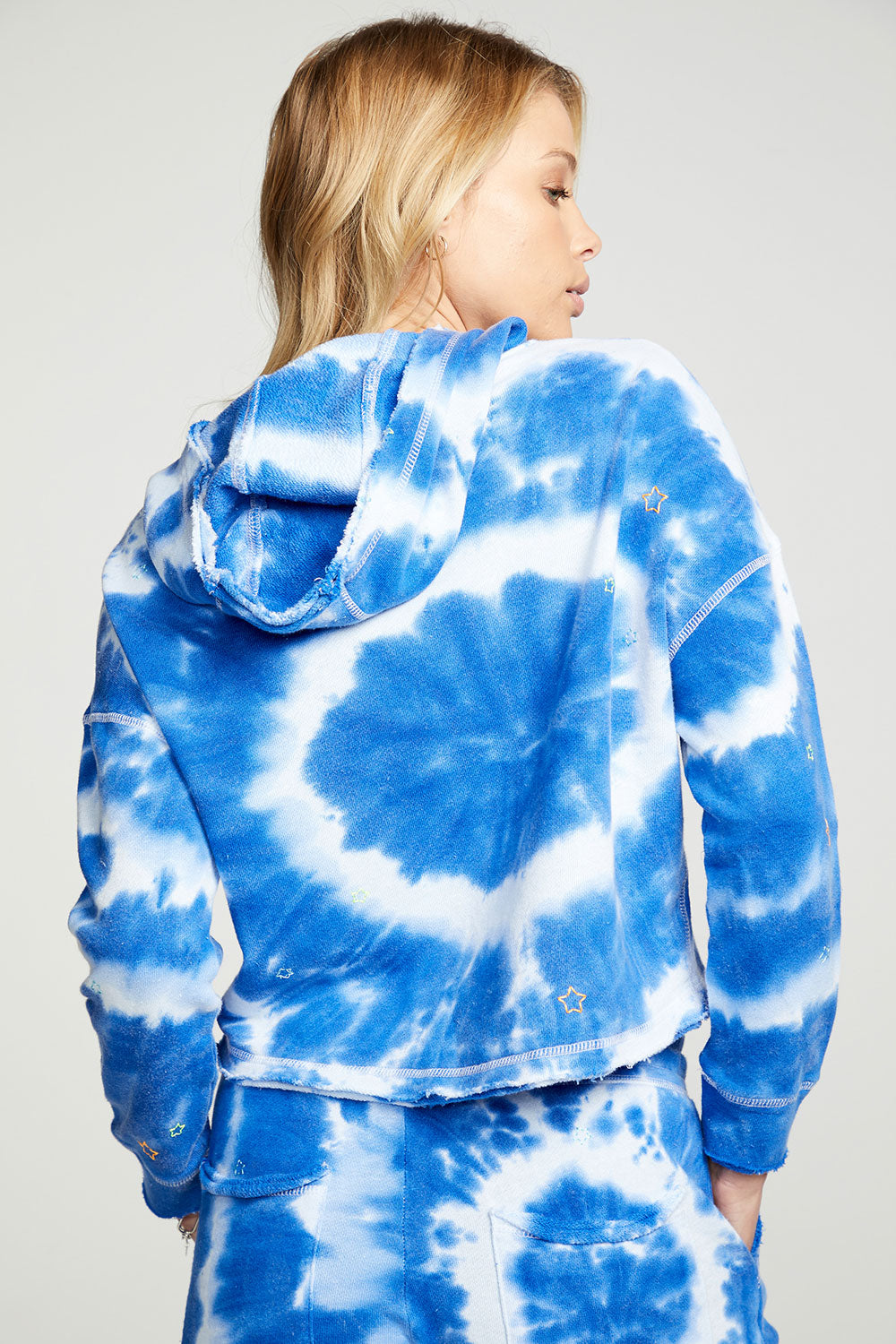 TIE DYE STAR PATCH PULLOVER SWEATSHIRT - ShopperBoard