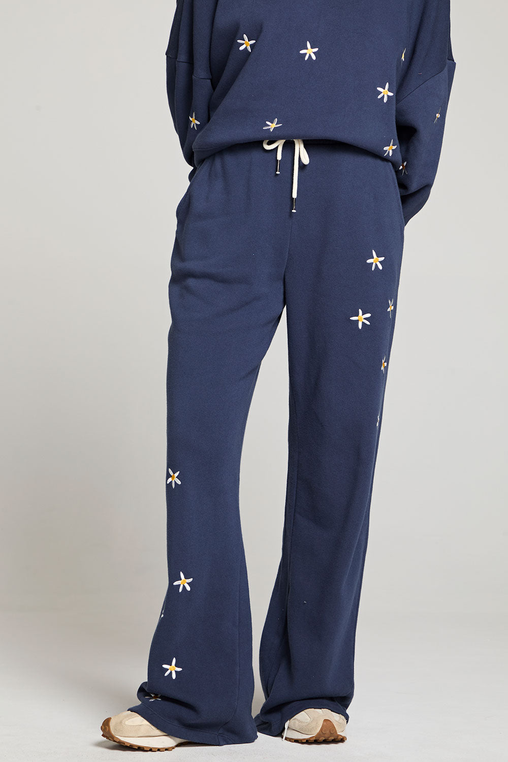 Daisy Embroidery Pant